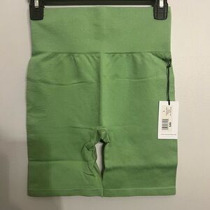 NWT WeWoreWhat S Fair Green Seamless Biker Short‎ Women